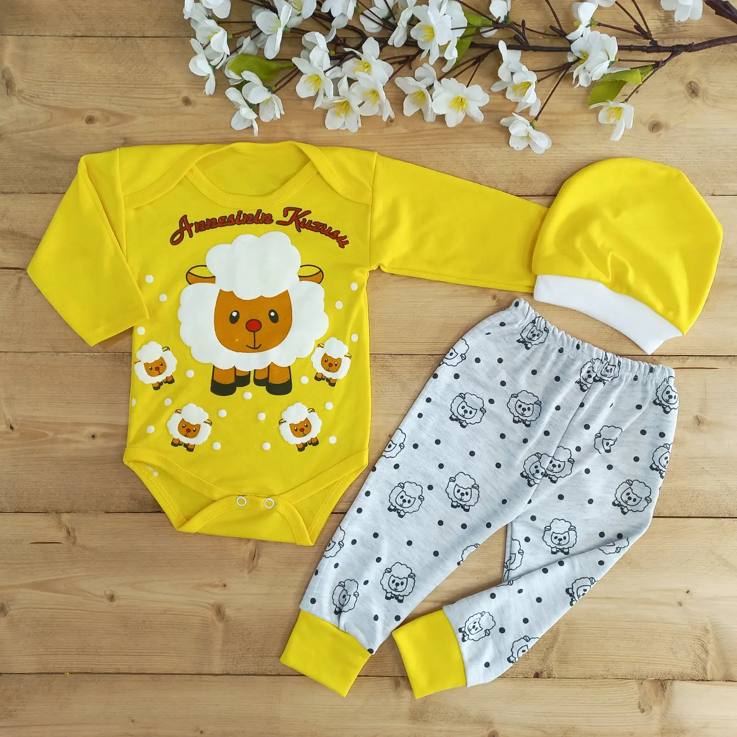 لباس نوزادی سه تکه زرد بره (گوسفند) کد 2635