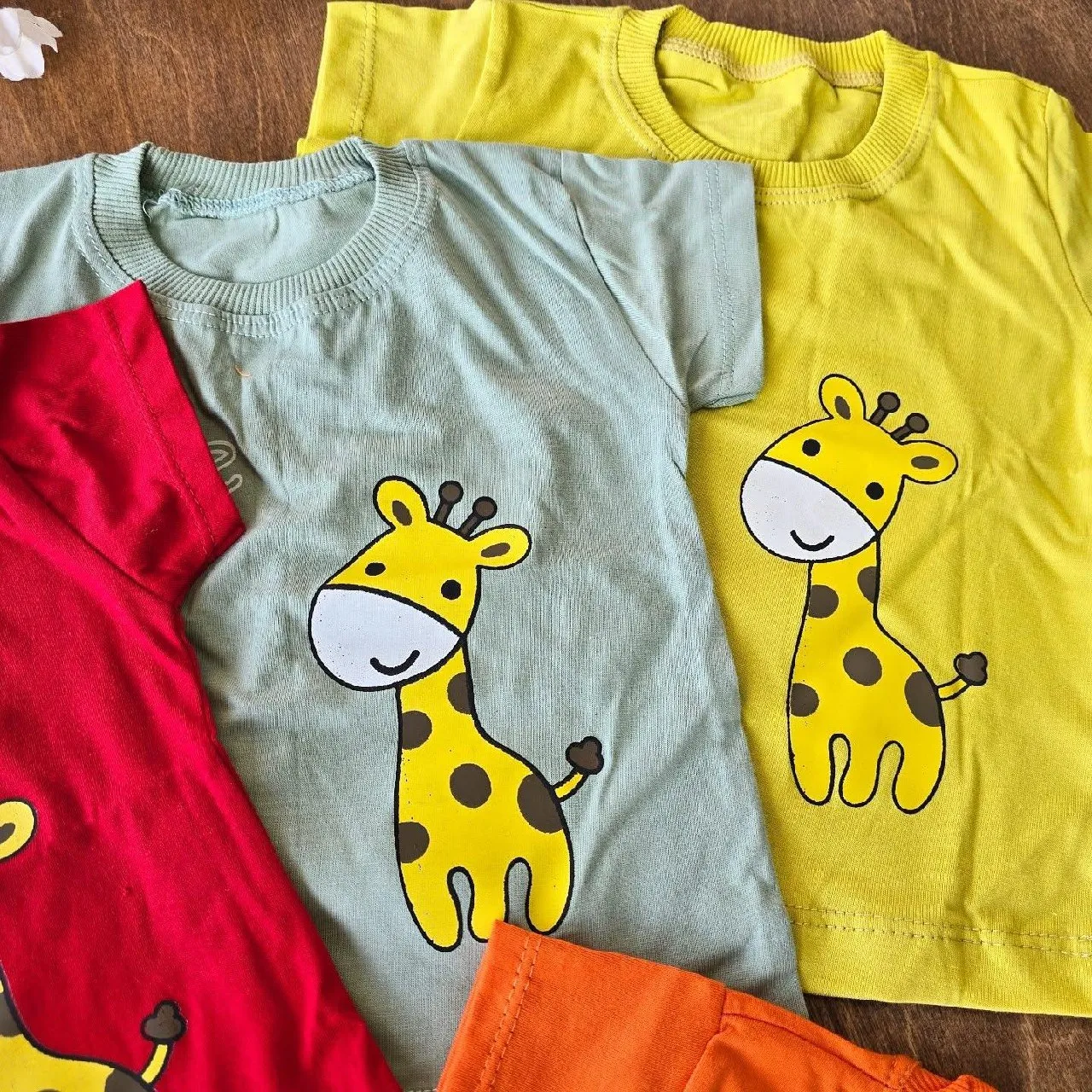 تیشرت تک زرافه cute سایز 35 تا 45 کد 4337