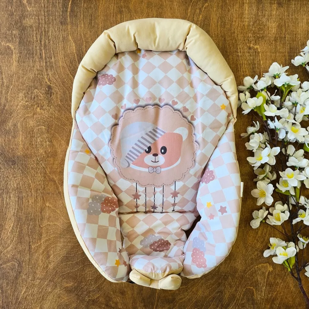 قنداق سوئیسی کرمی – آغوشی نوزاد کد 2749