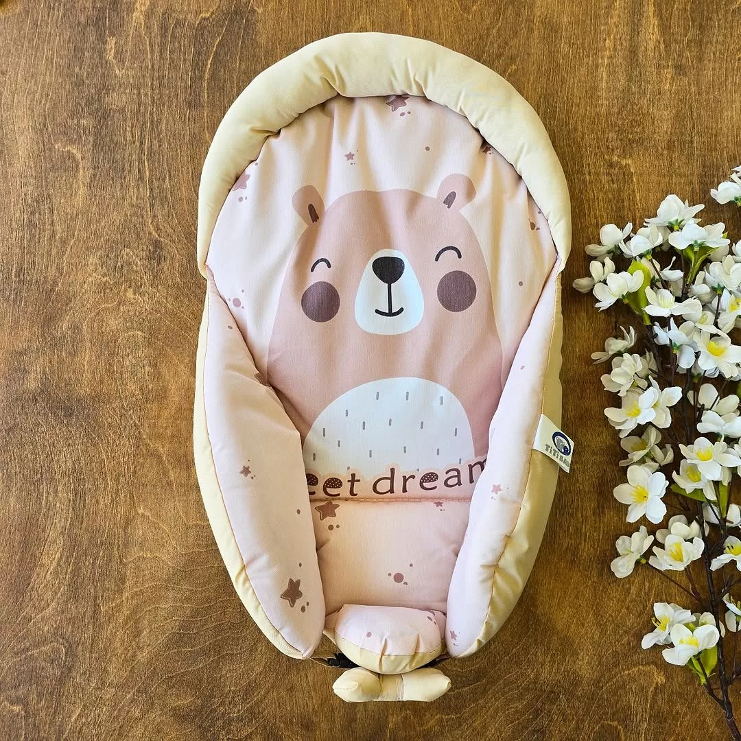 قنداق سوئیسی کرمی – آغوشی نوزاد کد 2749