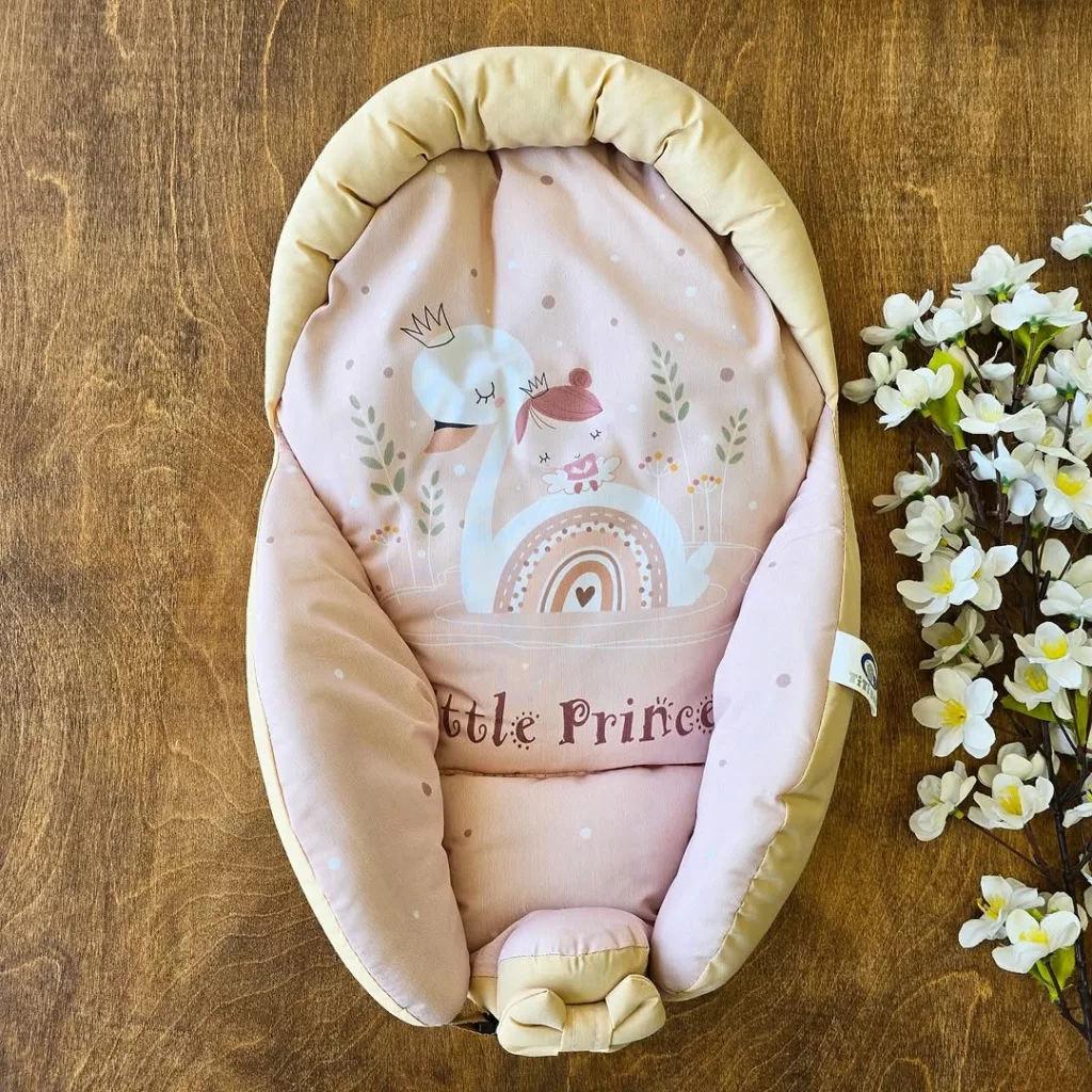 قنداق سوئیسی کرمی – آغوشی نوزاد کد 2749