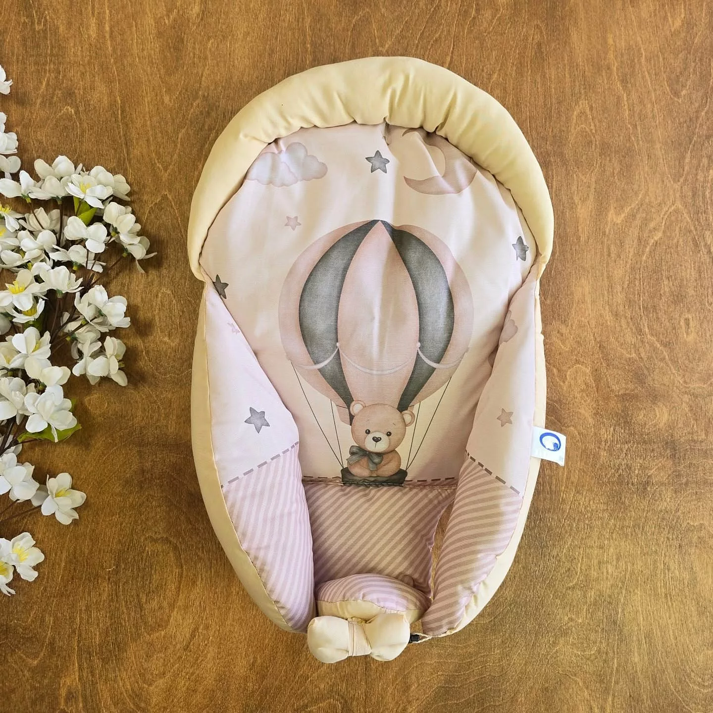 قنداق سوئیسی کرمی – آغوشی نوزاد کد 2749