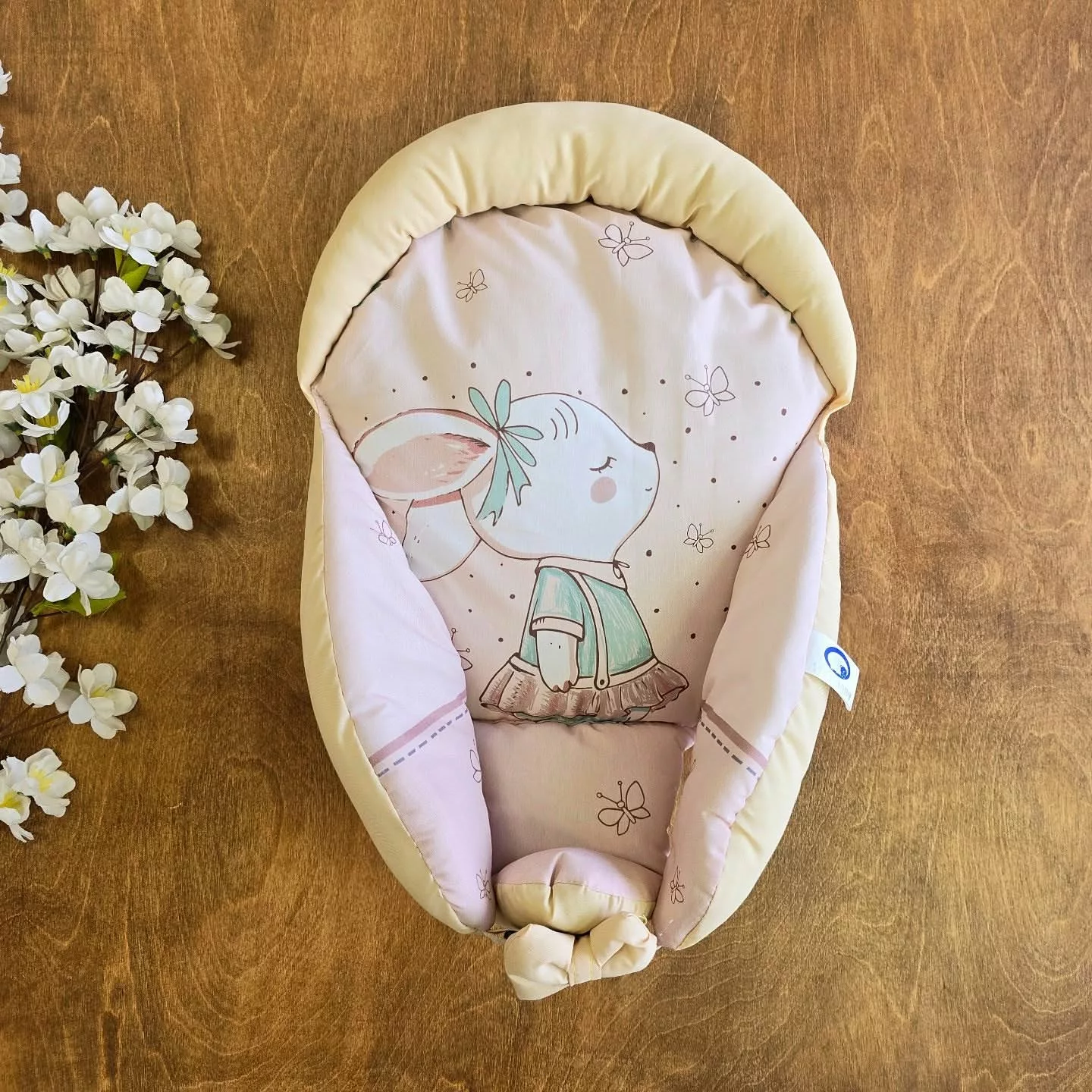 قنداق سوئیسی کرمی – آغوشی نوزاد کد 2749