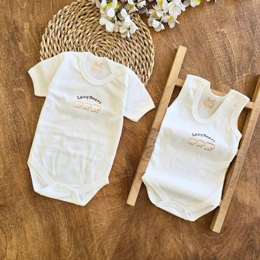 بادی رکابی و آستین کوتاه سه خرس قطبی سایز ۱ تا ۶ کد ۵۰۹۴