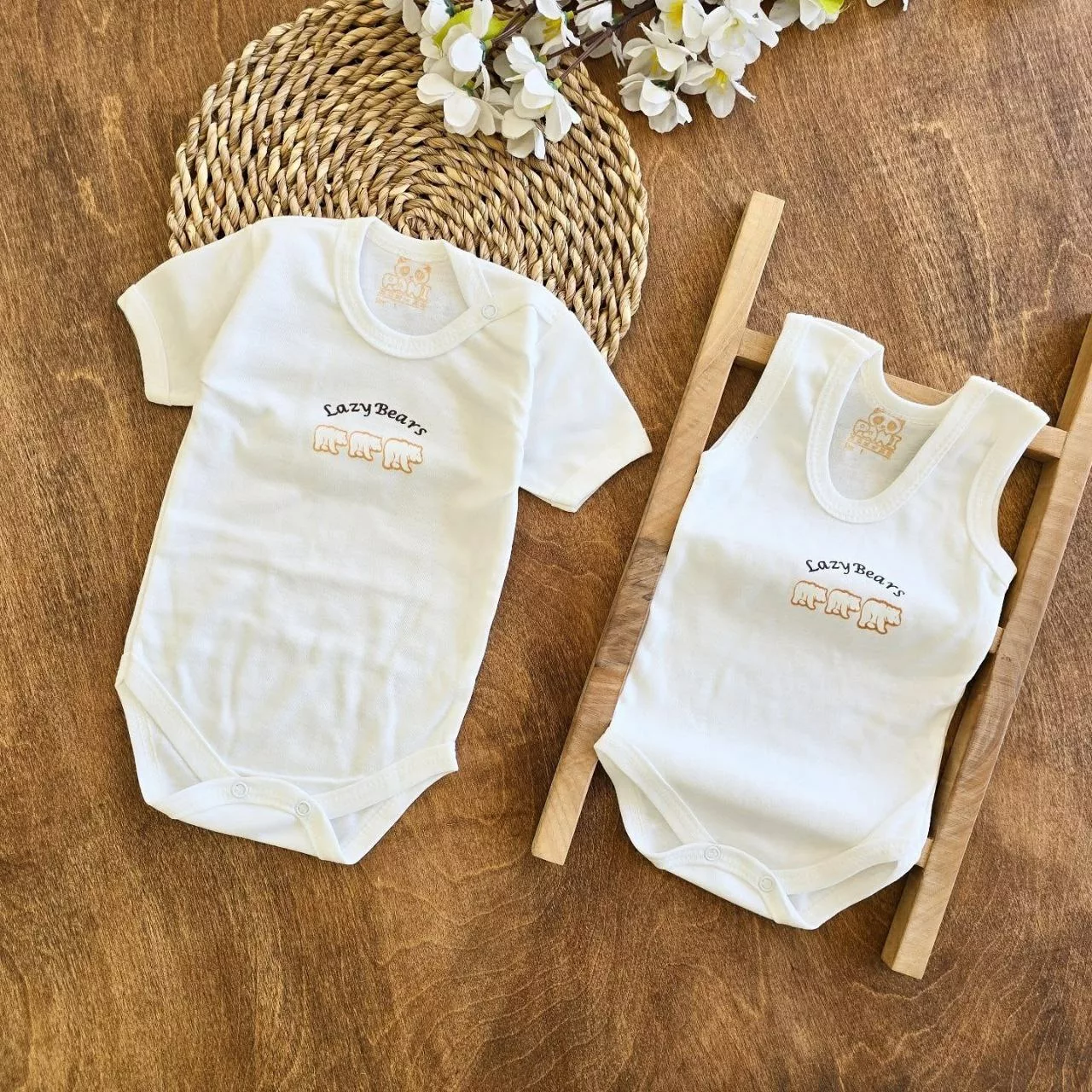 بادی رکابی و آستین کوتاه سه خرس قطبی سایز ۱ تا ۶ کد ۵۰۹۴