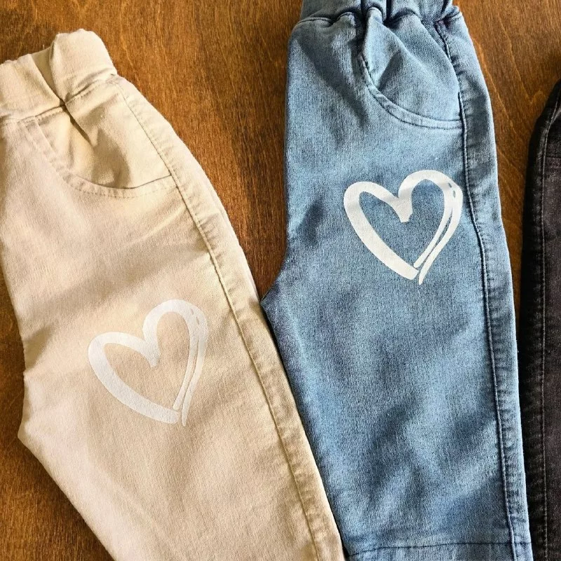 شلوار لی طرح قلب سایز ۴۰ تا ۵۵ کد ۵۱۶۵