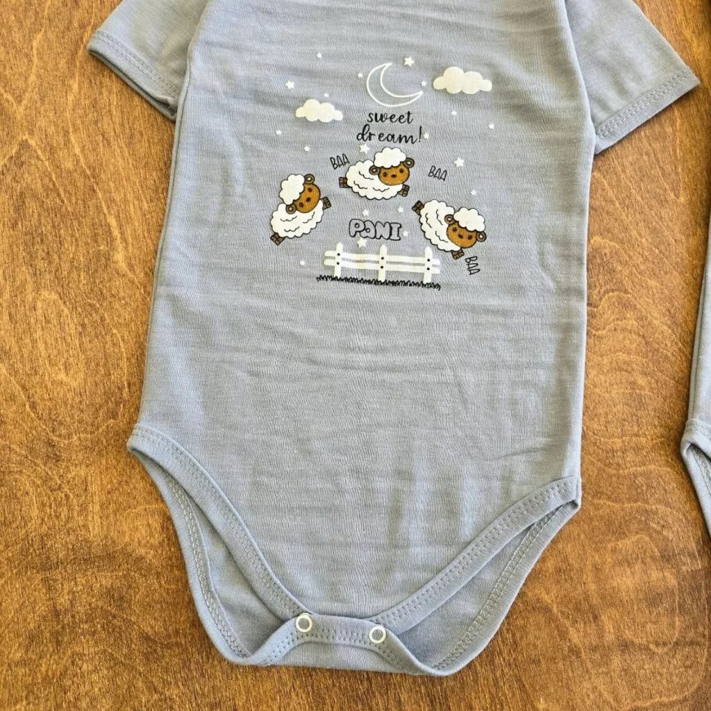 بادی رکابی و آستین کوتاه سه ببعی و ماه سایز ۴ تا ۶ کد ۵۰۹۰