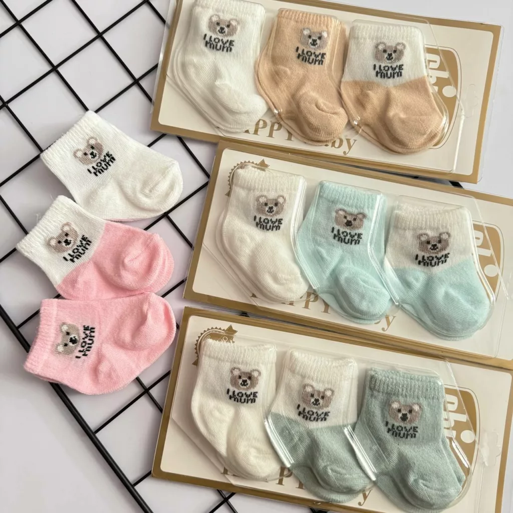 جوراب کارتی نوزادی طرح خرس موسچینو کد 5054