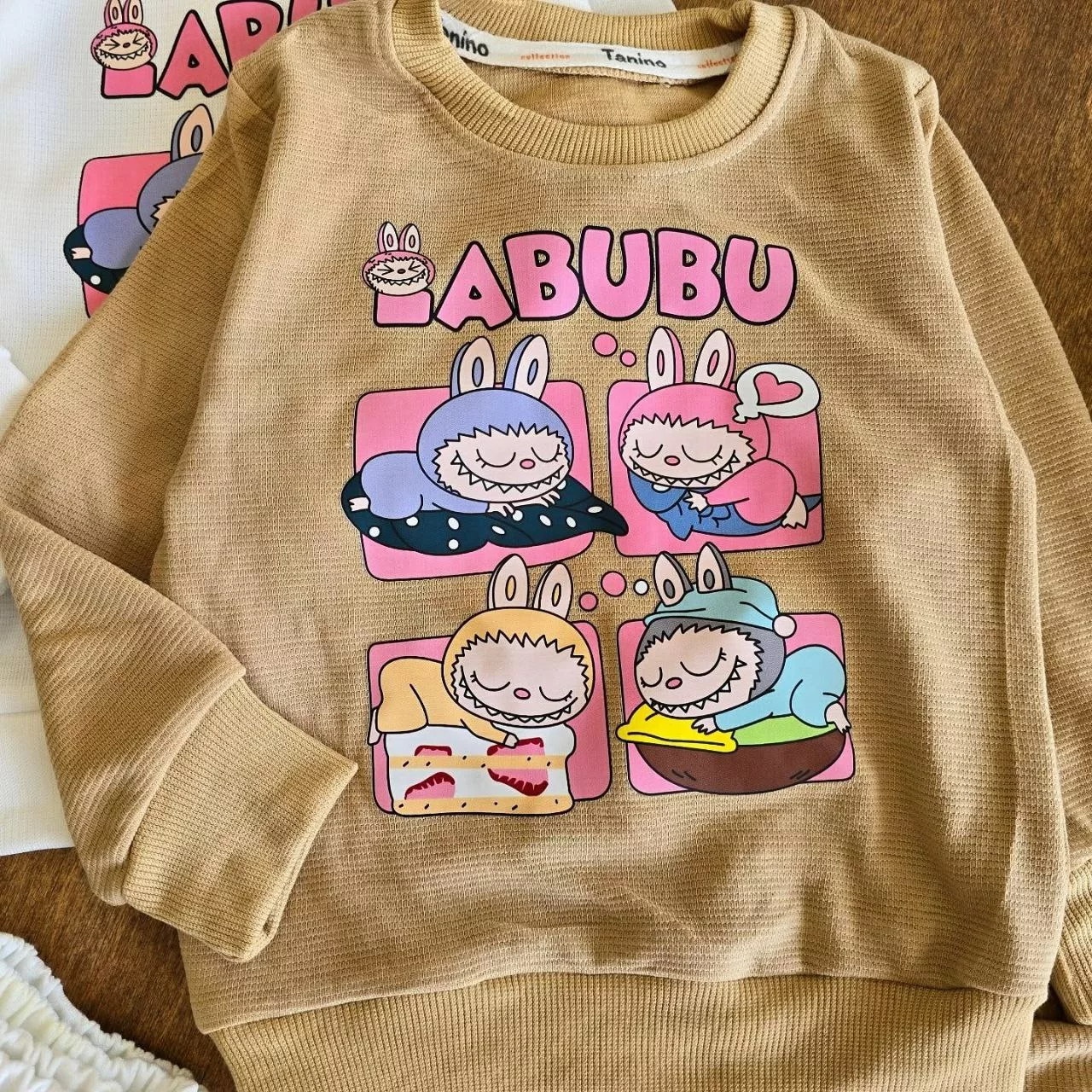 بلوز شلوار بیسکویتی لبوبوی خوابالو سایز ۳۵ تا ۵۰ کد ۵۱۸۹