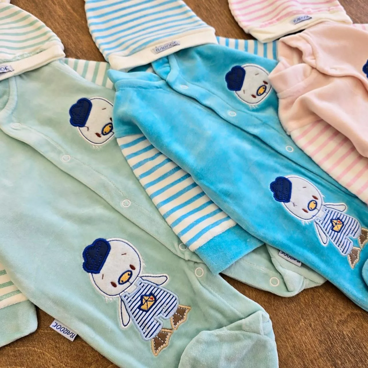 سرهمی مخمل جورابدار باروک طرح جوجه کد ۵۱۴۸