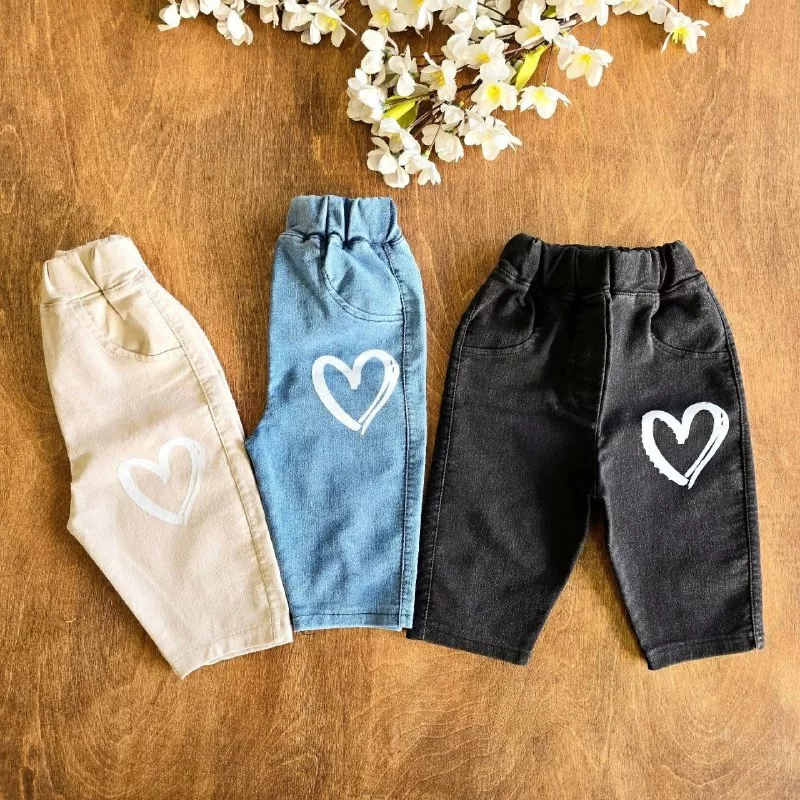 شلوار لی طرح قلب سایز ۴۰ تا ۵۵ کد ۵۱۶۵