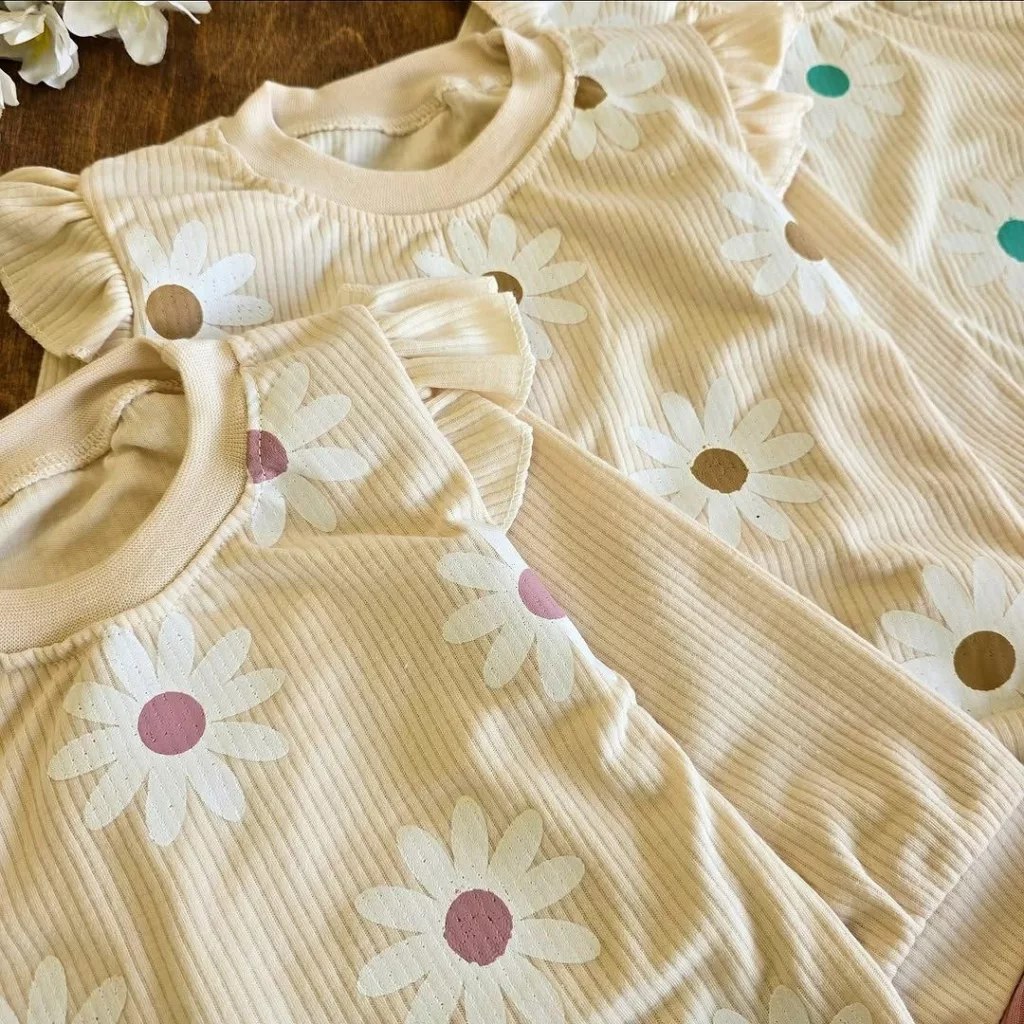 بلوز شلوار کبریتی گل بابونه سایز ۳۵،۴۰ کد ۵۱۲۹