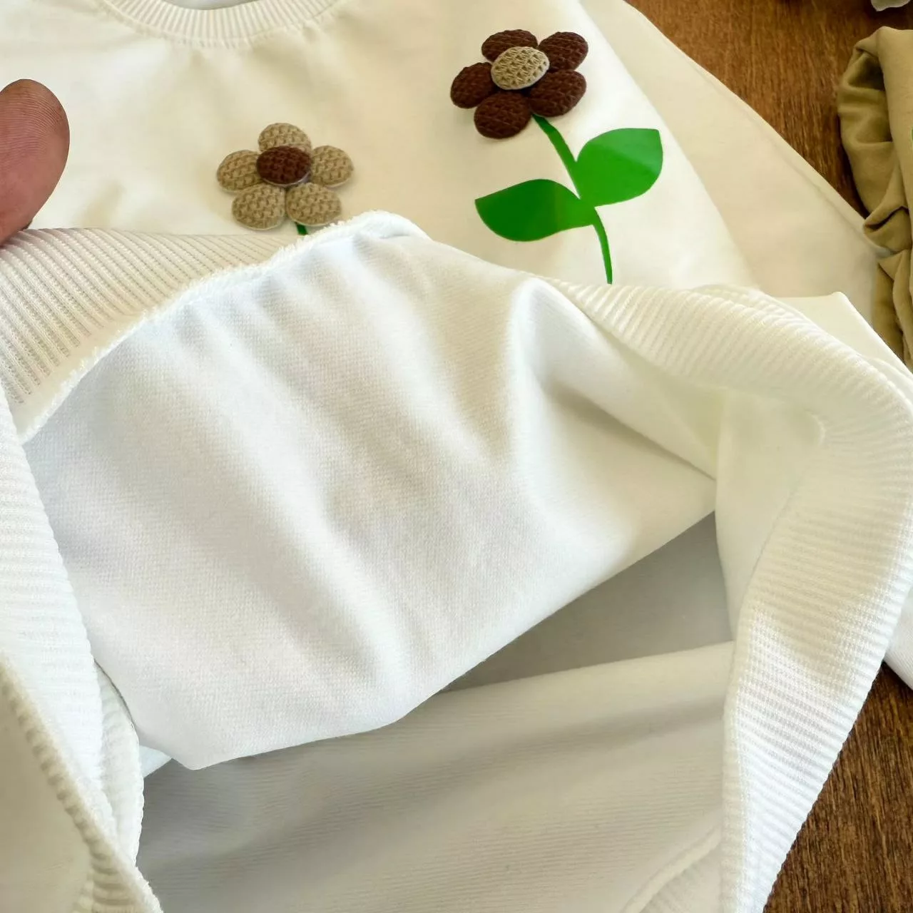 بلوز شلوار لی سه گل برجسته سایز ۵۰،۵۵ کد ۵۲۲۱