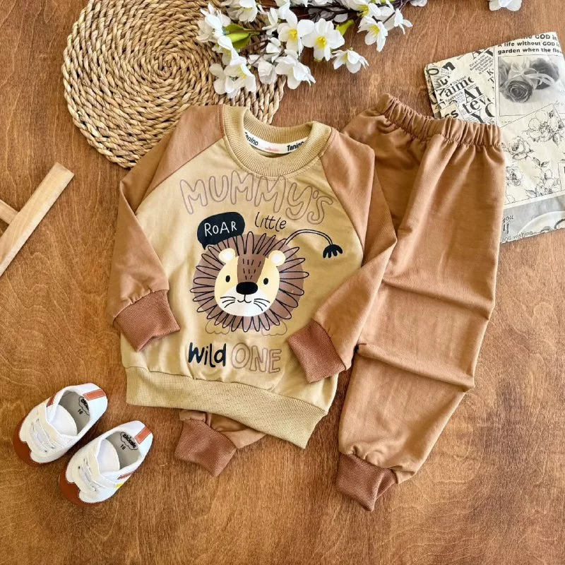 بلوز شلوار طرح شیر سایز ۳۵ تا ۴۵ کد ۵۳۰۵