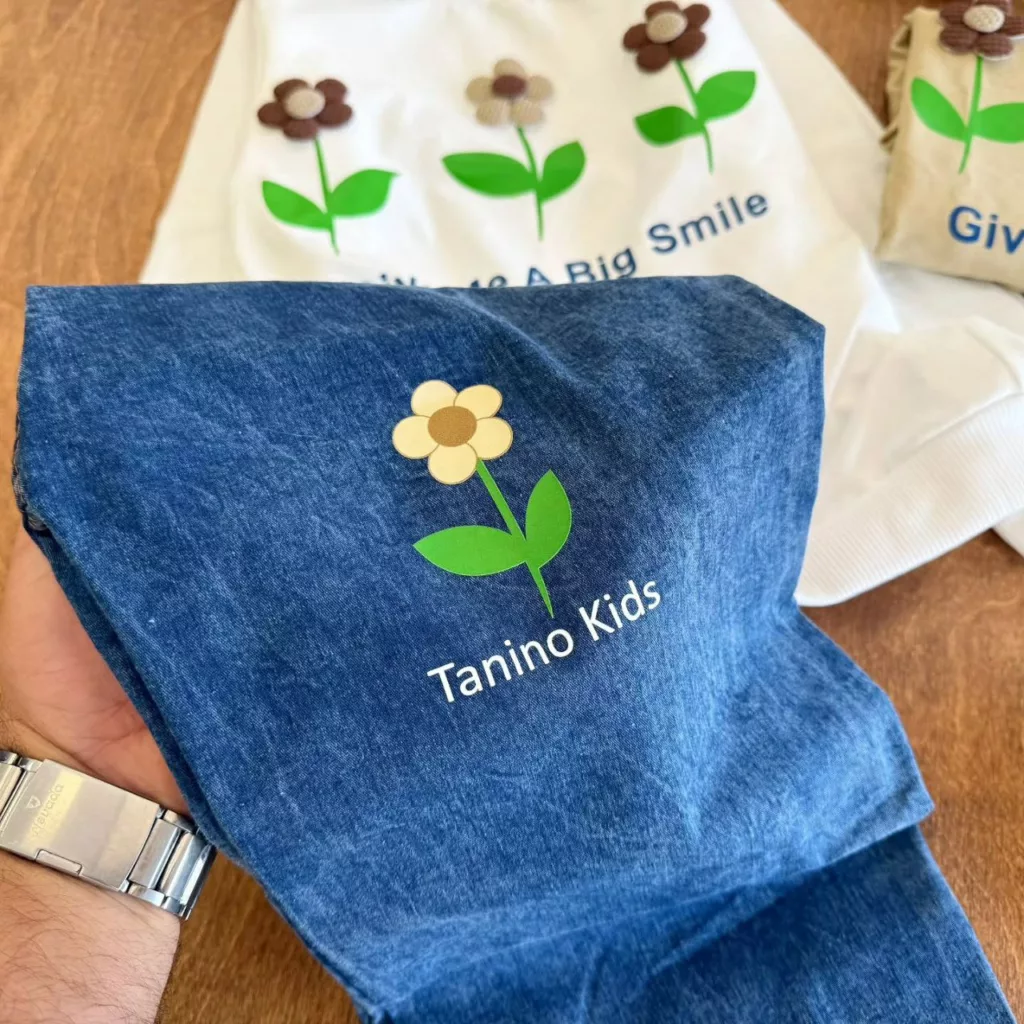 بلوز شلوار لی سه گل برجسته سایز ۵۰،۵۵ کد ۵۲۲۱