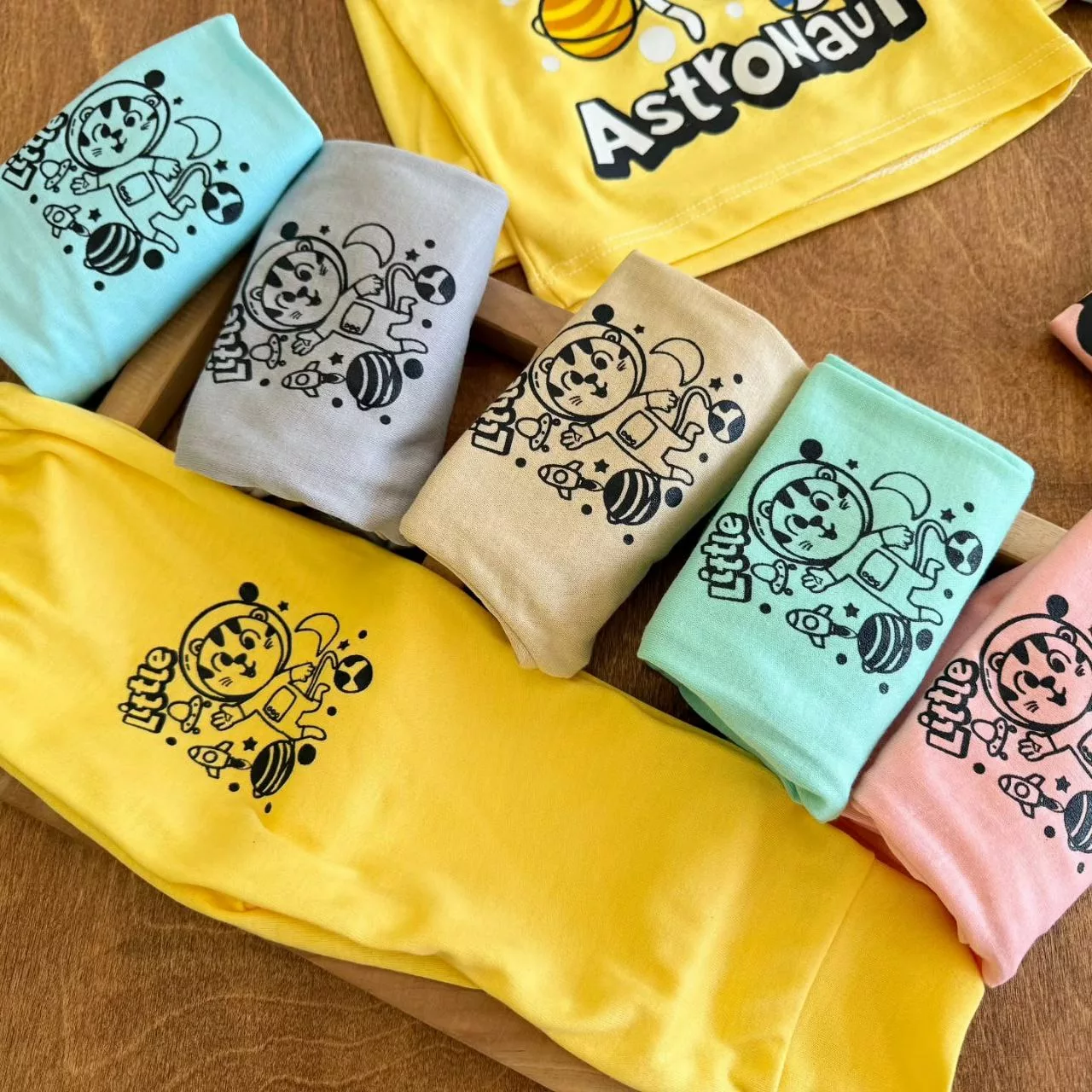 بلوز شلوار فضانورد کوچولو سایز ۴ تا ۶ کد ۵۲۳۳