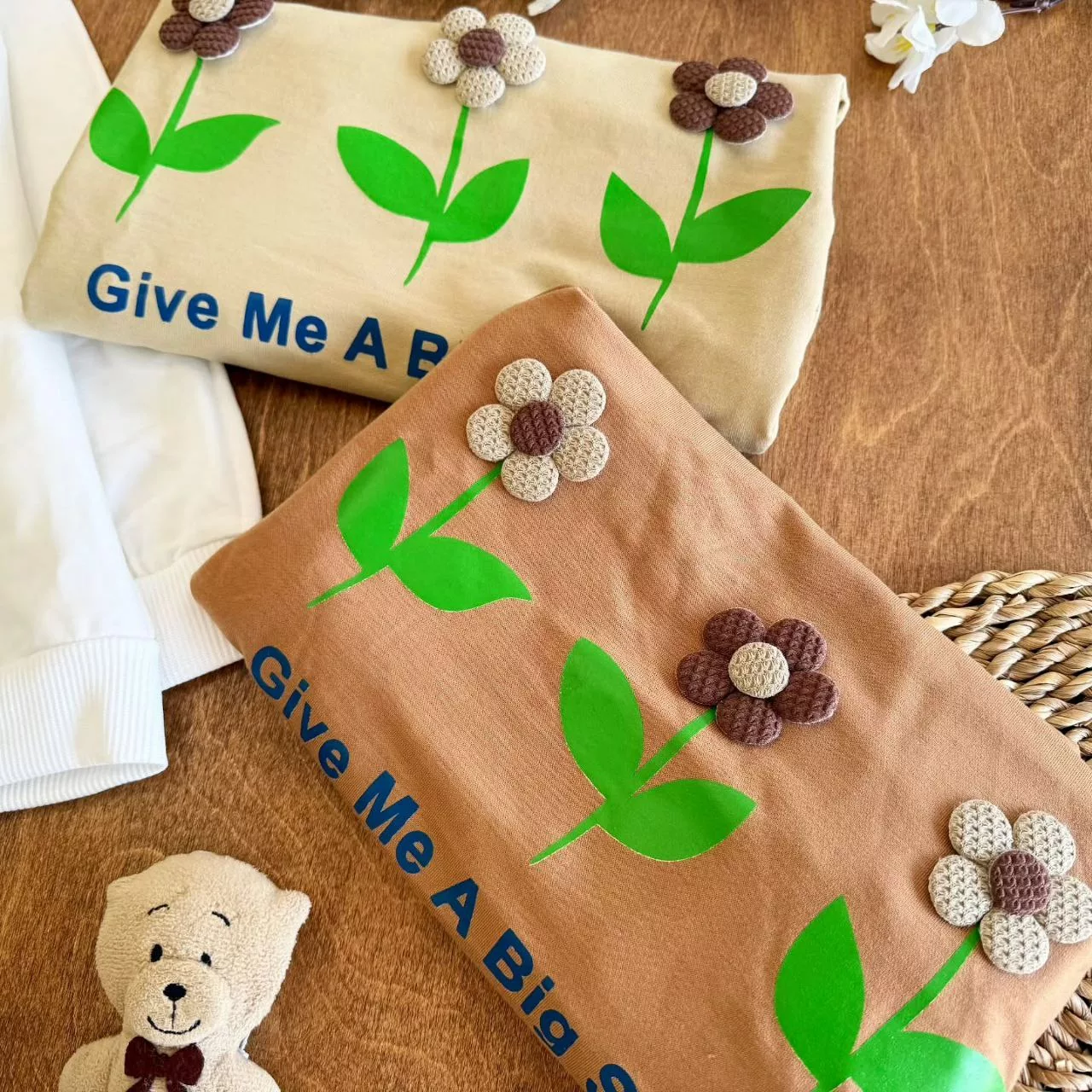 بلوز شلوار لی سه گل برجسته سایز ۵۰،۵۵ کد ۵۲۲۱