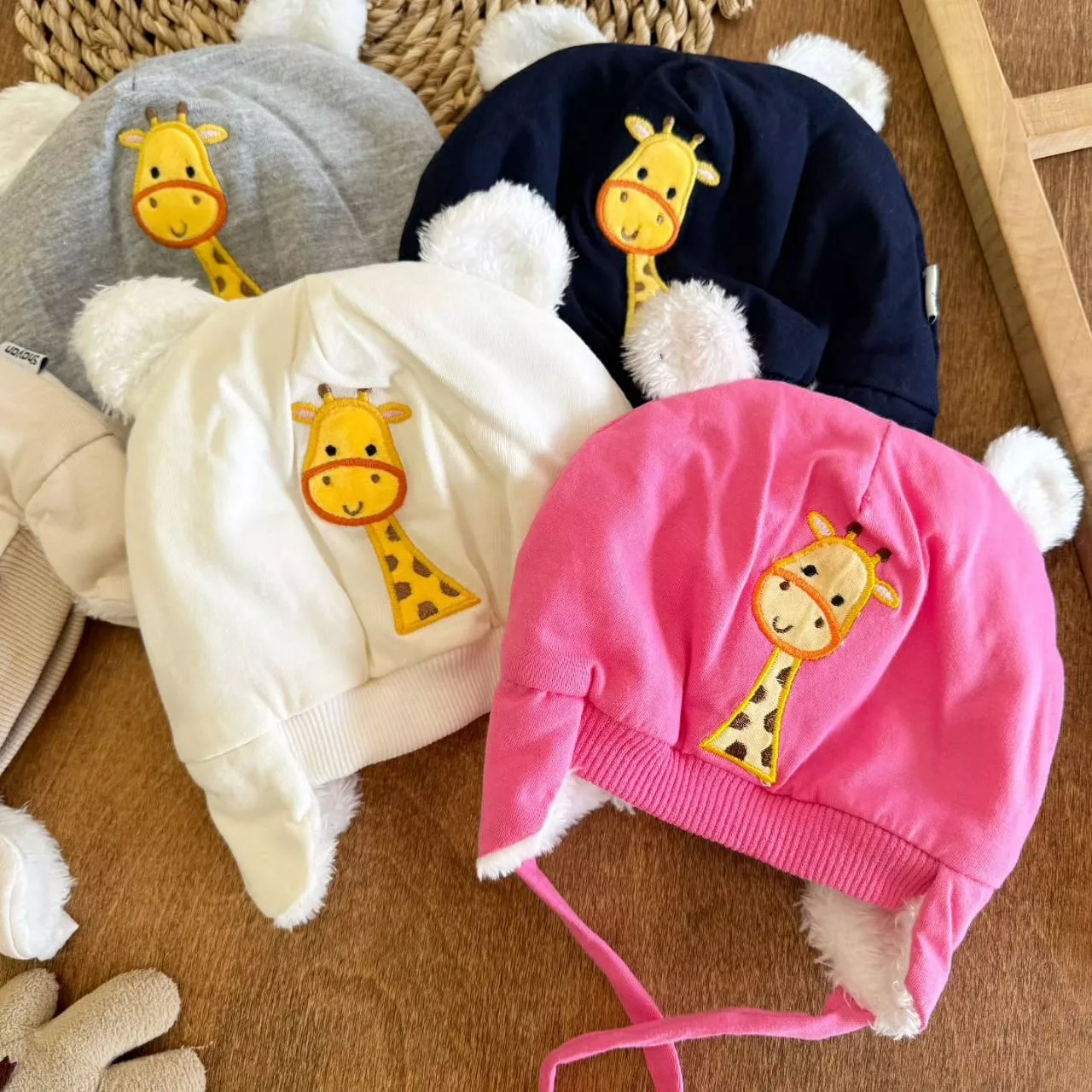 کلاه نخ پنبه پولیشی طرح زرافه کد ۵۲۸۳