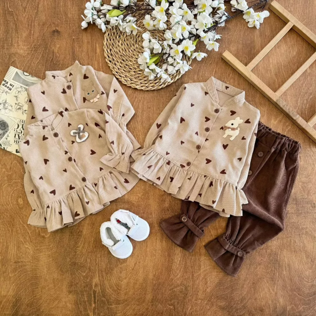 مانتو شلوار مخمل کبریتی طرح قلب کد ۵۳۲۸