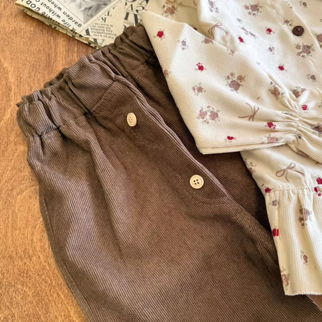 مانتو شلوار مخمل کبریتی طرح گل ریز کد ۵۳۲۹