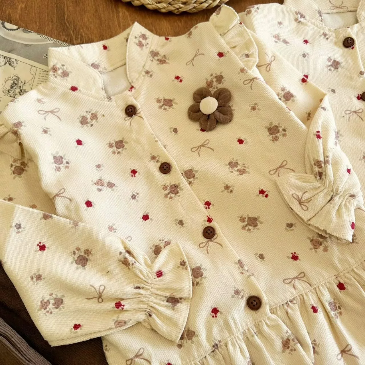 مانتو شلوار مخمل کبریتی طرح گل ریز کد ۵۳۲۹