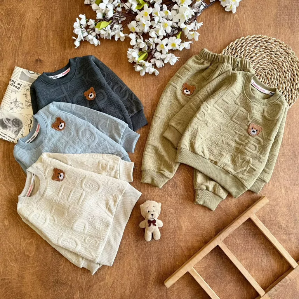 بلوز شلوار ژاکارد لاتین خرس سایز ۳۵ تا ۵۰ کد ۵۳۳۸