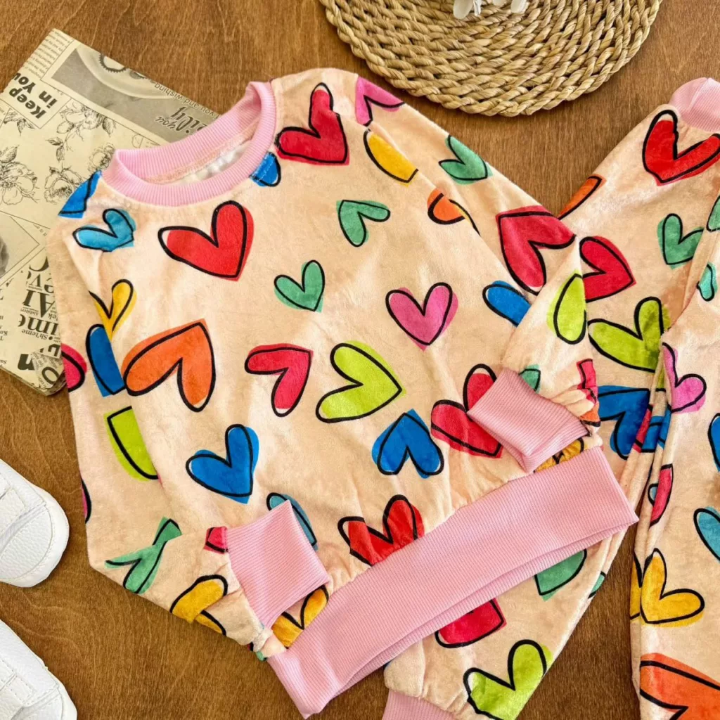 بلوز شلوار مخمل قلب های رنگی سایز ۴۰ تا ۶۰ کد ۵۳۵۶