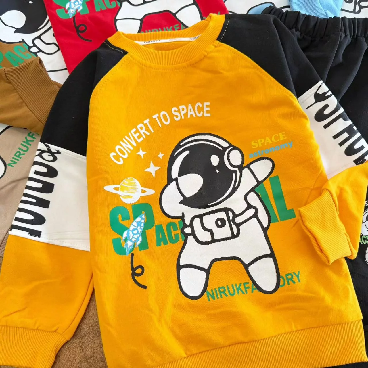 بلوز شلوار فضانورد convert to space سایز ۴۵،۵۰ کد ۵۳۶۴