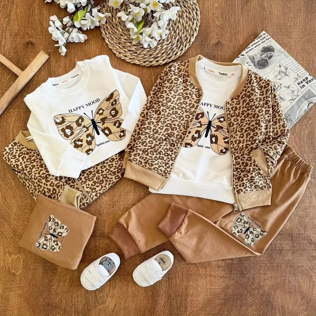 سویشرت شلوار سه تکه پلنگی طرح پروانه سایز ۳۵ تا ۵۰ کد ۵۳۶۸