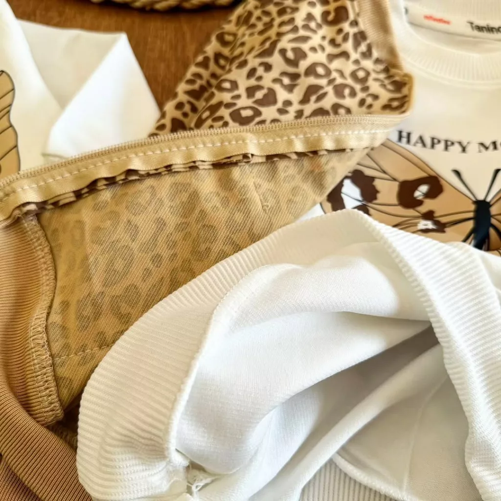 سویشرت شلوار سه تکه پلنگی طرح پروانه سایز ۳۵ تا ۵۰ کد ۵۳۶۸