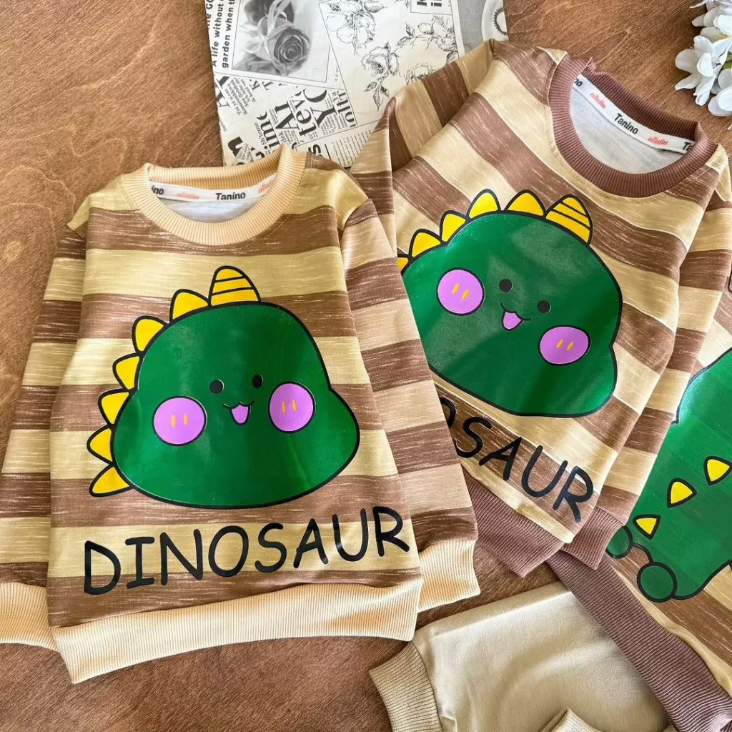 بلوز شلوار راه راه دایناسور سایز ۳۵ تا ۵۰ کد ۵۳۷۰