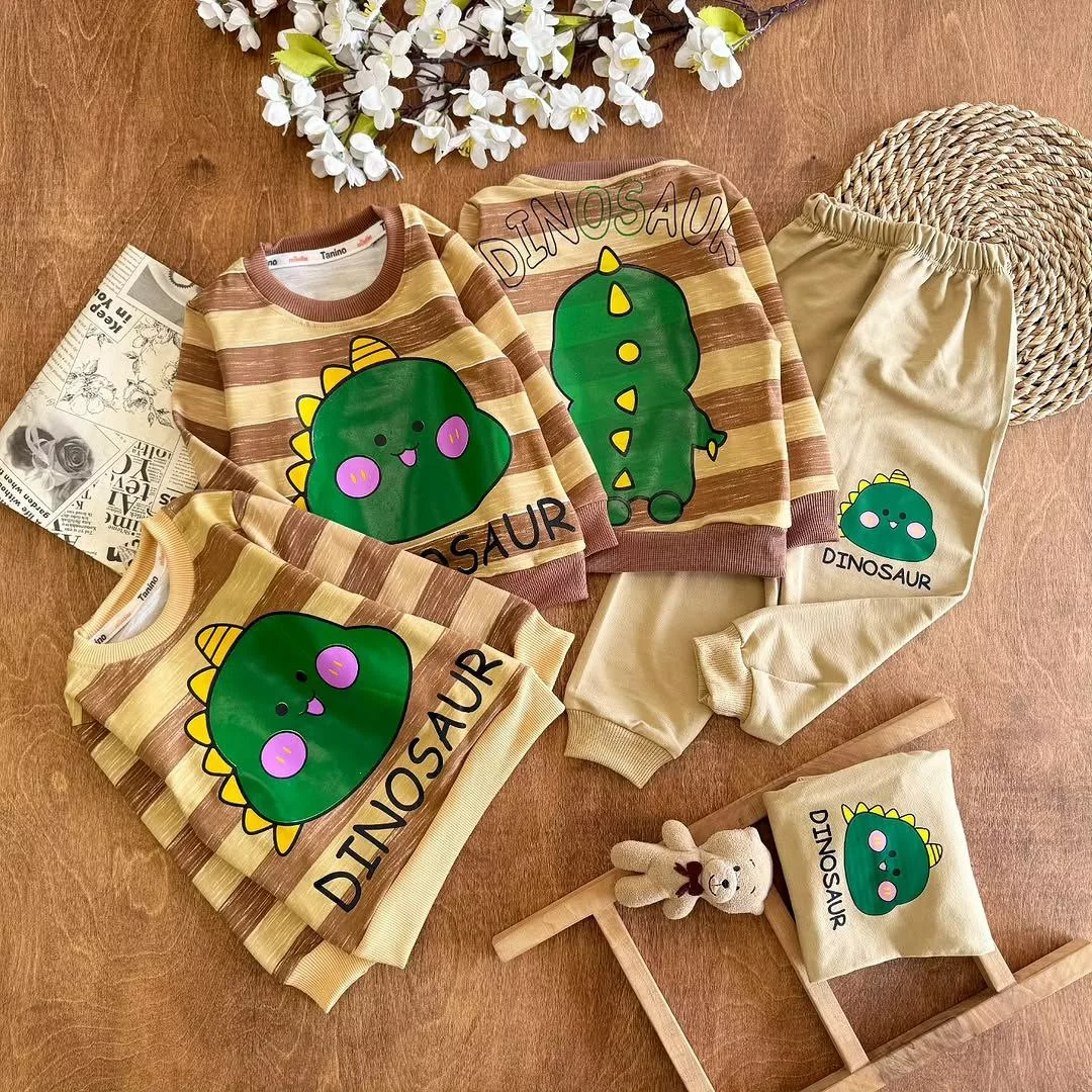 بلوز شلوار راه راه دایناسور سایز ۳۵ تا ۵۰ کد ۵۳۷۰