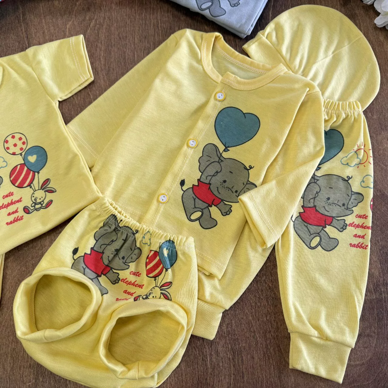 ست ۶ تکه نوزادی طرح فیل و خرگوش بادکنکی کد ۵۳۷۱