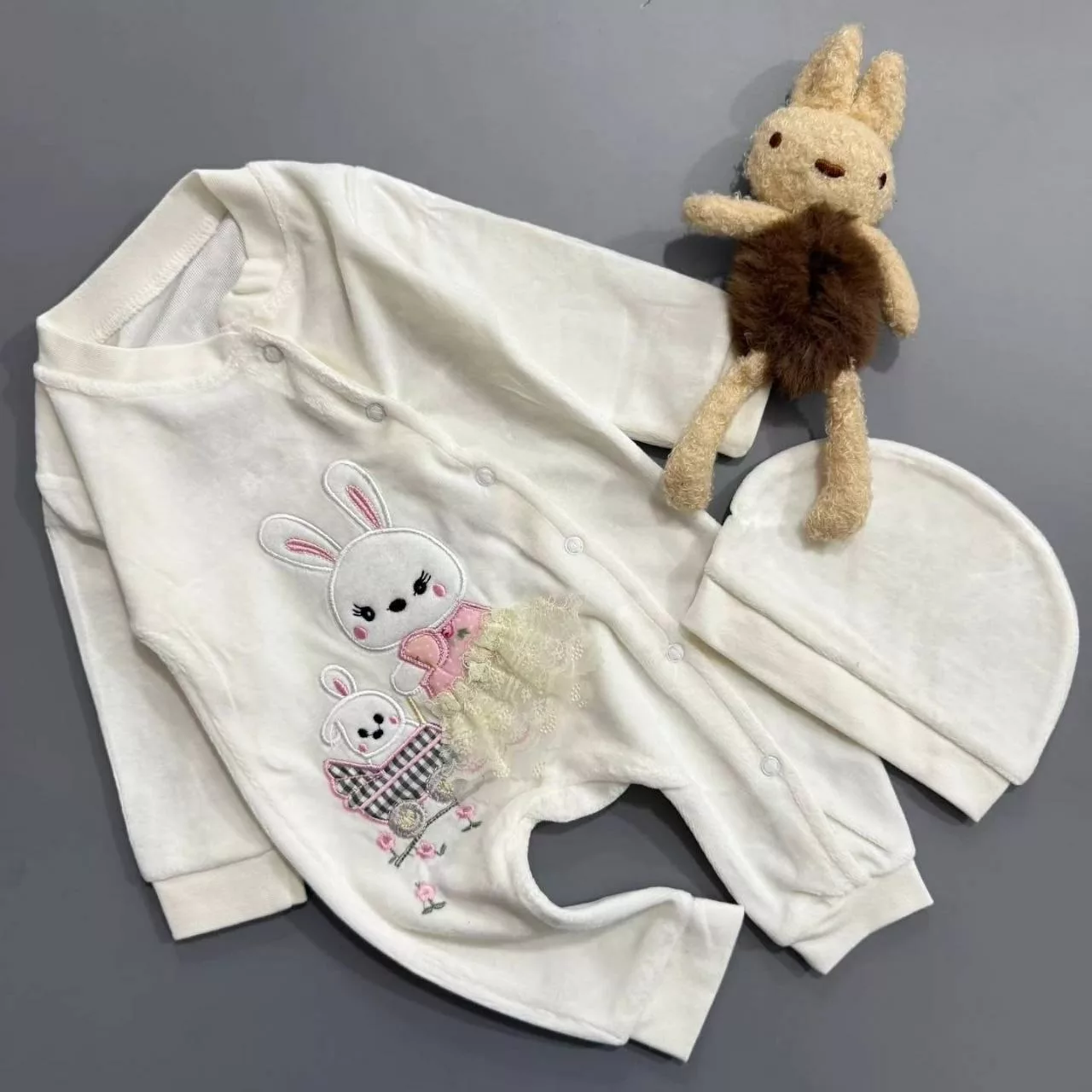 سایز ۳: قد کل ۵۳ سرشانه تا فاق ۳۵ پهنا ۲۷