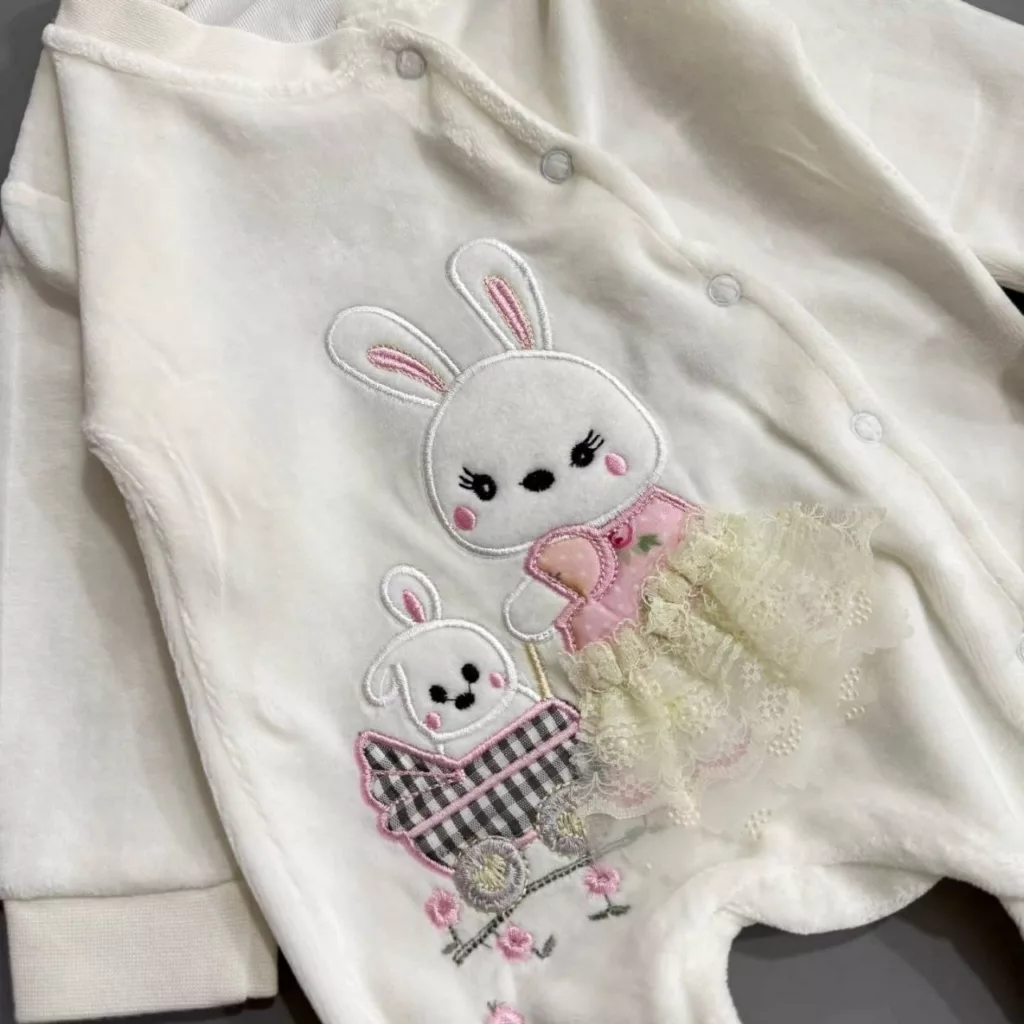 سایز ۳: قد کل ۵۳ سرشانه تا فاق ۳۵ پهنا ۲۷