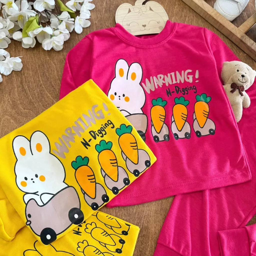 بلوز شلوار خرگوش و قطار هویجی سایز ۴ تا ۶ کد ۵۴۴۶