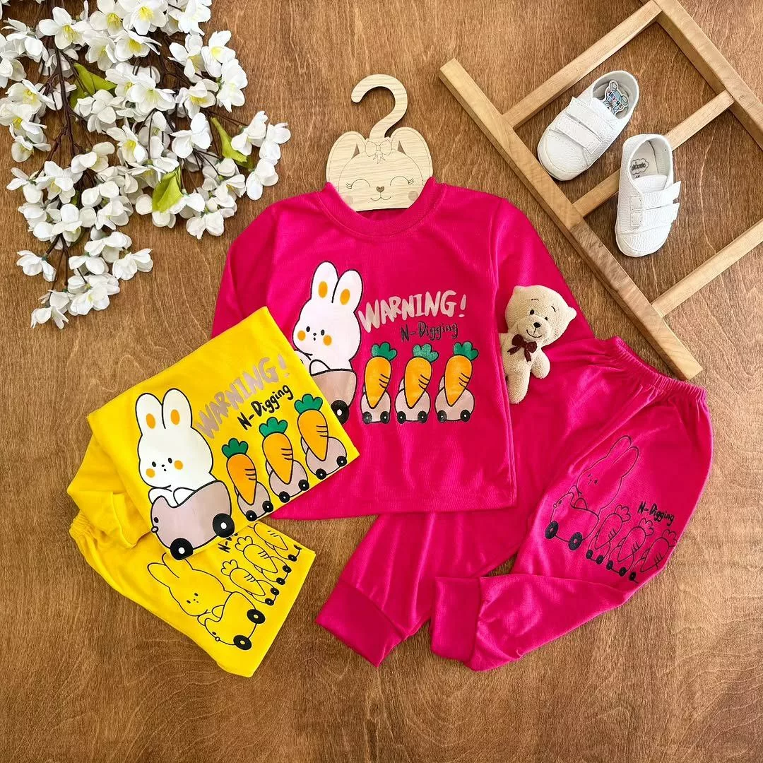 بلوز شلوار خرگوش و قطار هویجی سایز ۴ تا ۶ کد ۵۴۴۶