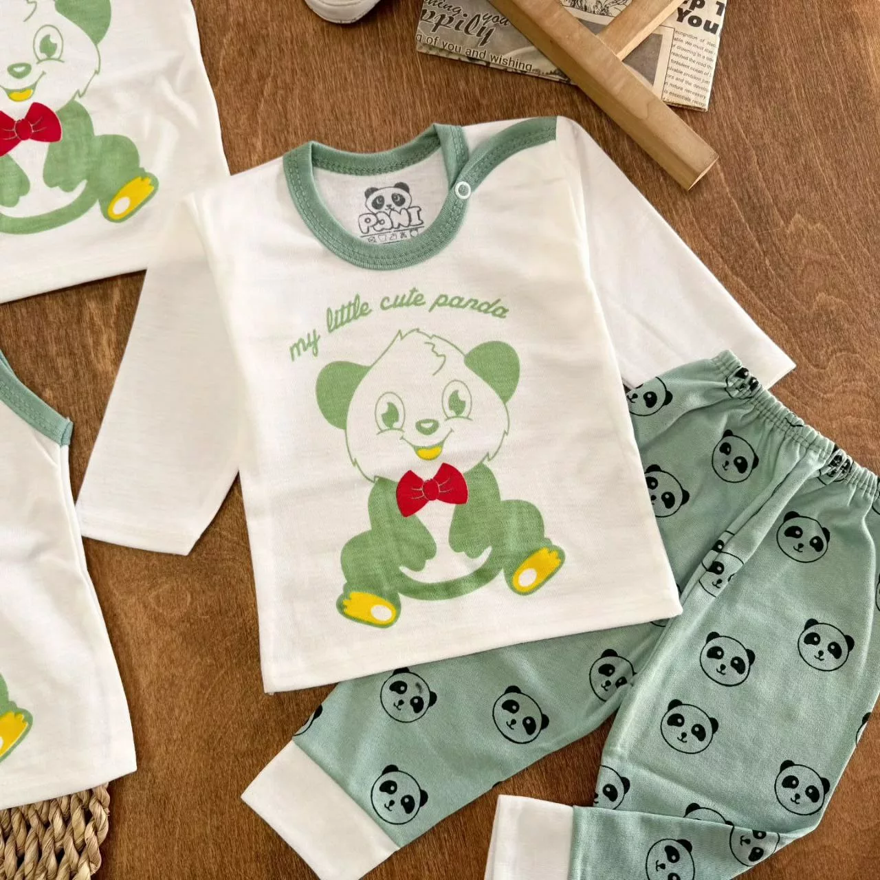 ست ۵ تکه (دکمه دار) پاندا پاپیونی سبز کد ۵۵۱۶