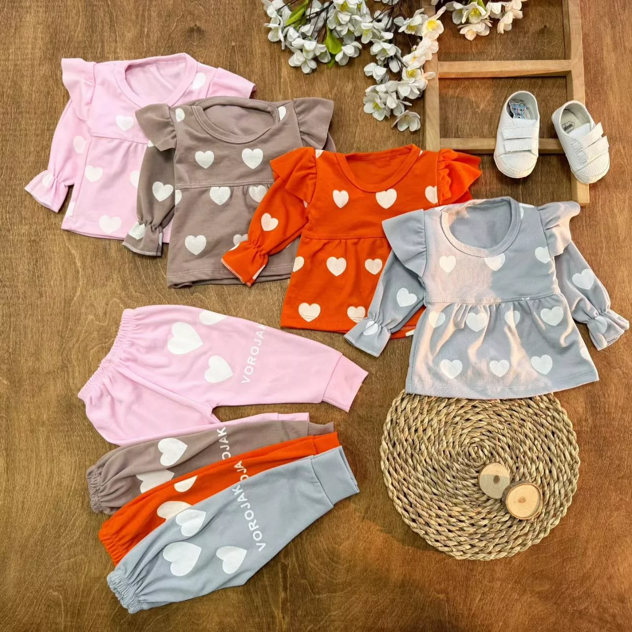 سارافون شلوار چین دار قلبی سایز ۱ تا ۳ کد ۵۵۵۲