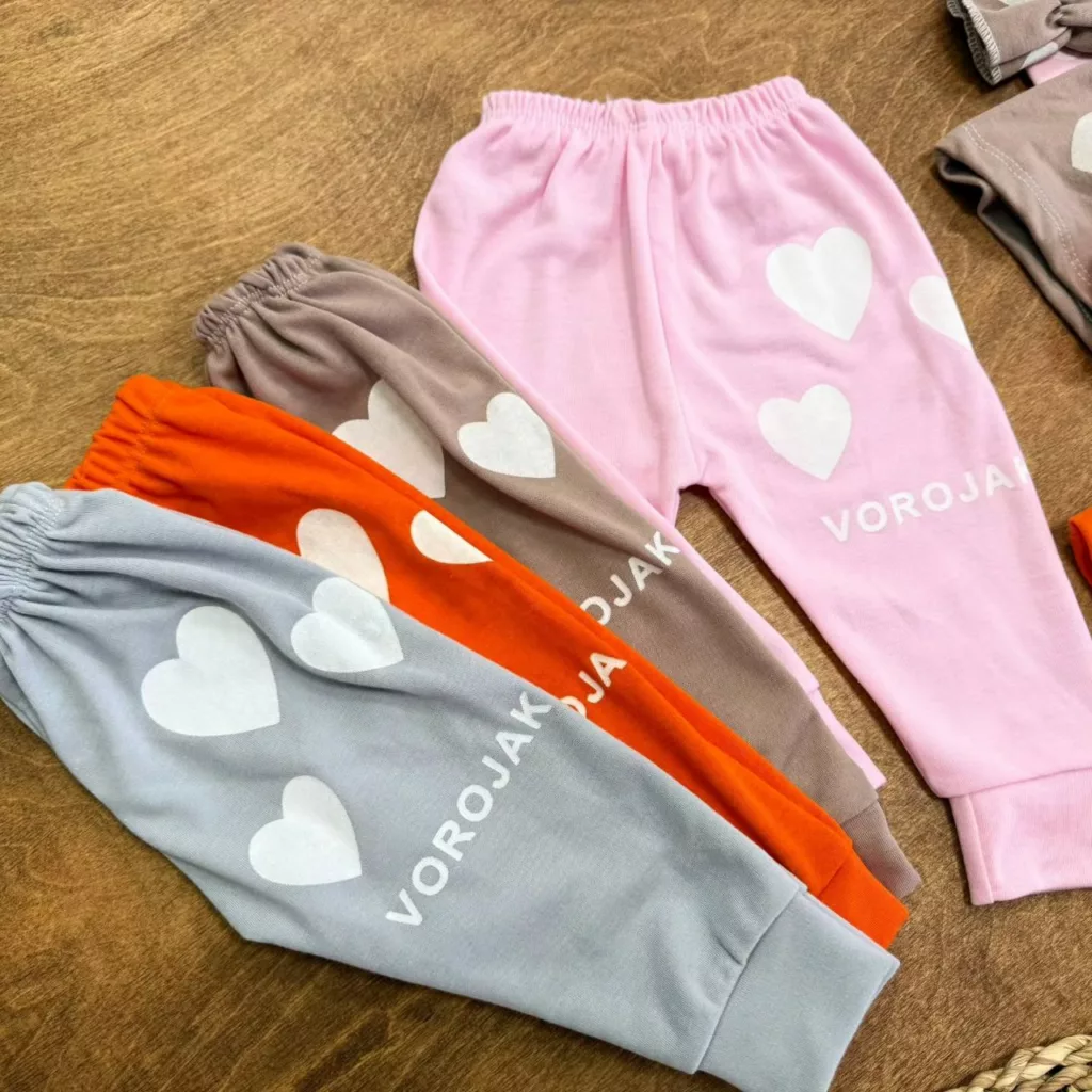 سارافون شلوار چین دار قلبی سایز ۱ تا ۳ کد ۵۵۵۲