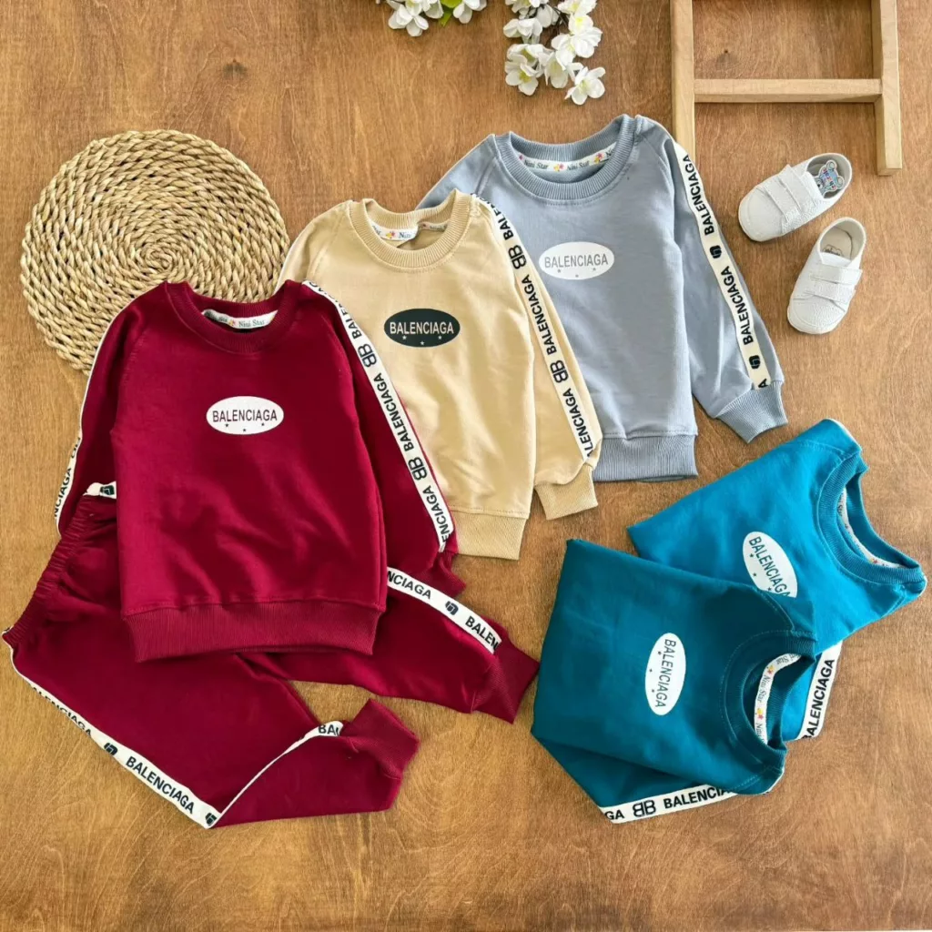 بلوز شلوار طرح بالنسیا ستاره دار سایز ۳۵ تا ۴۵ کد ۵۵۵۸