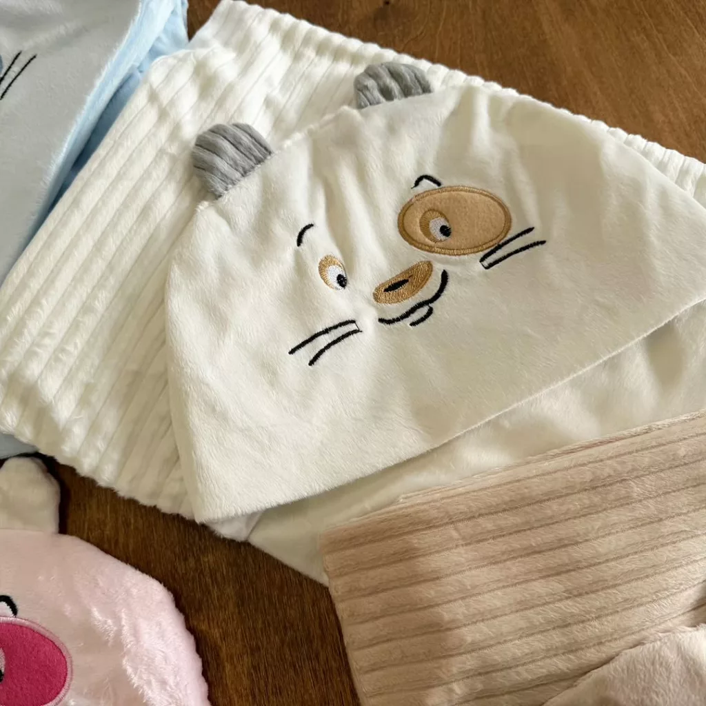 پتو دورپیچ مخمل راه راه طرح گربه کد 5628