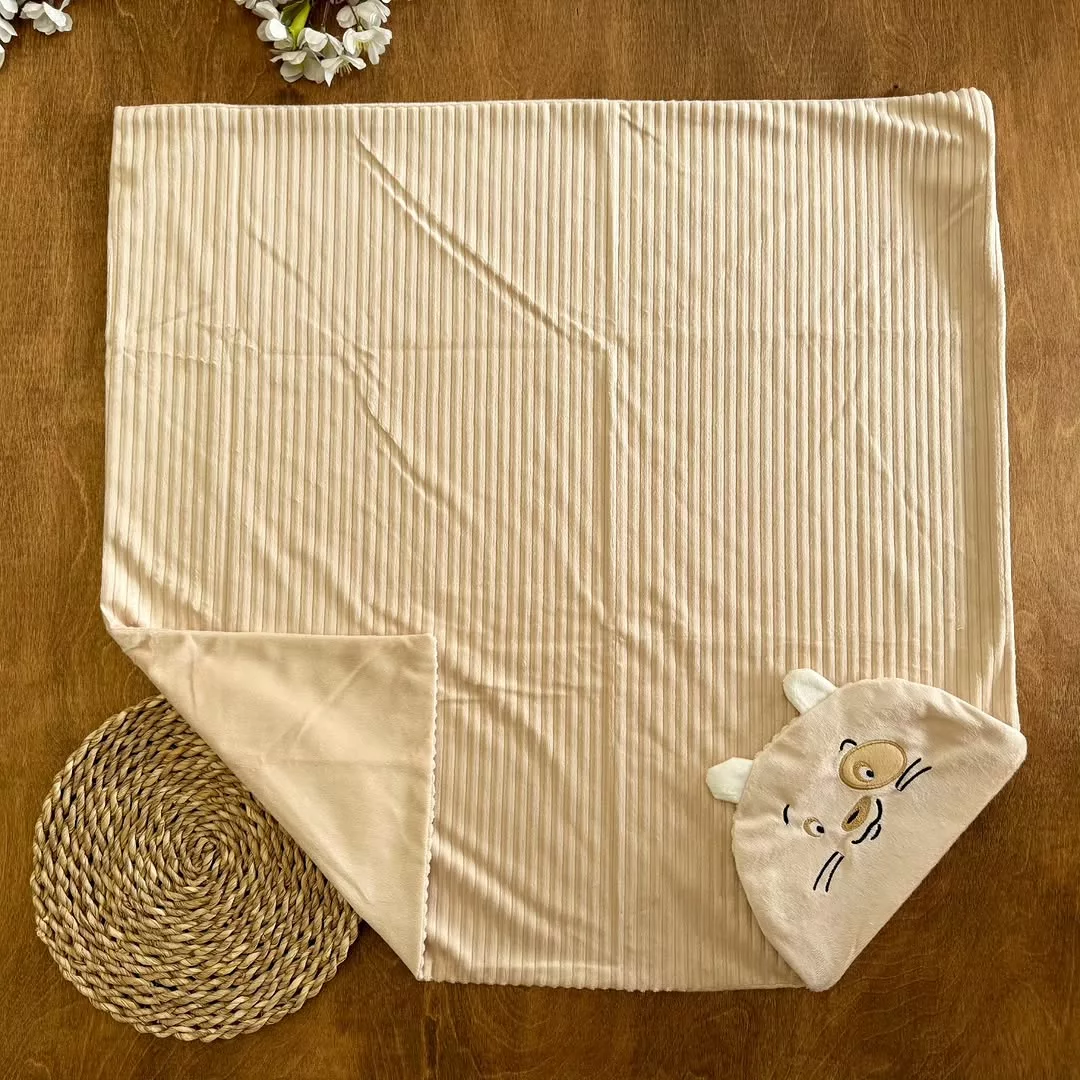 پتو دورپیچ مخمل راه راه طرح گربه کد 5628