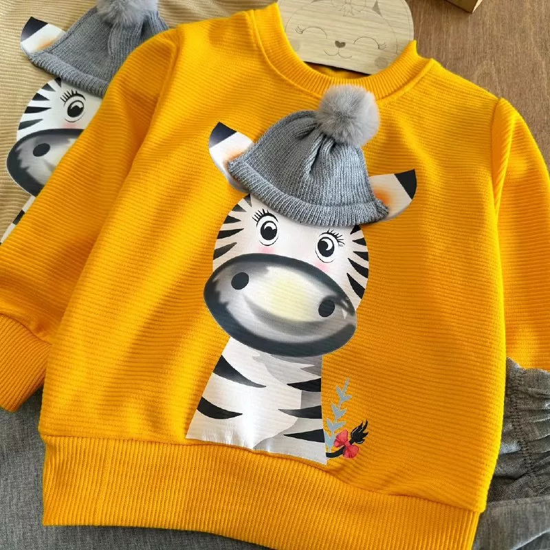 بلوز شلوار اتوبانی زرافه کلاه پوم دار سایز ۳۵ تا ۵۰ کد ۵۵۷۳