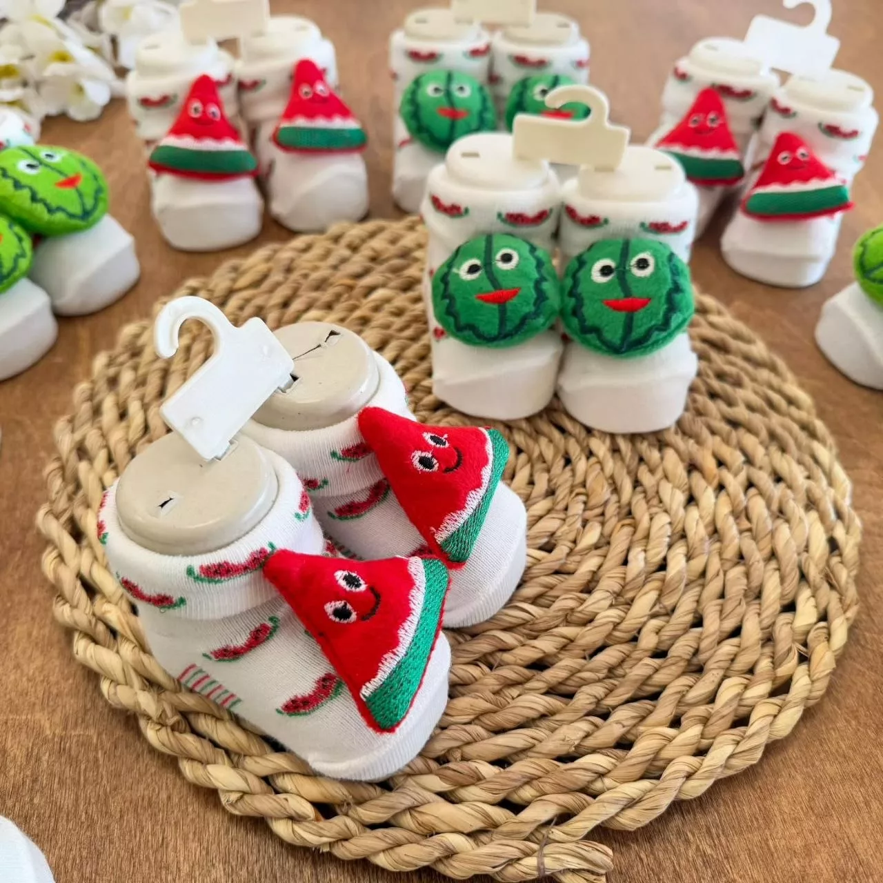 جوراب نوزادی استیکری هندوانه کد ۵۶۲۱