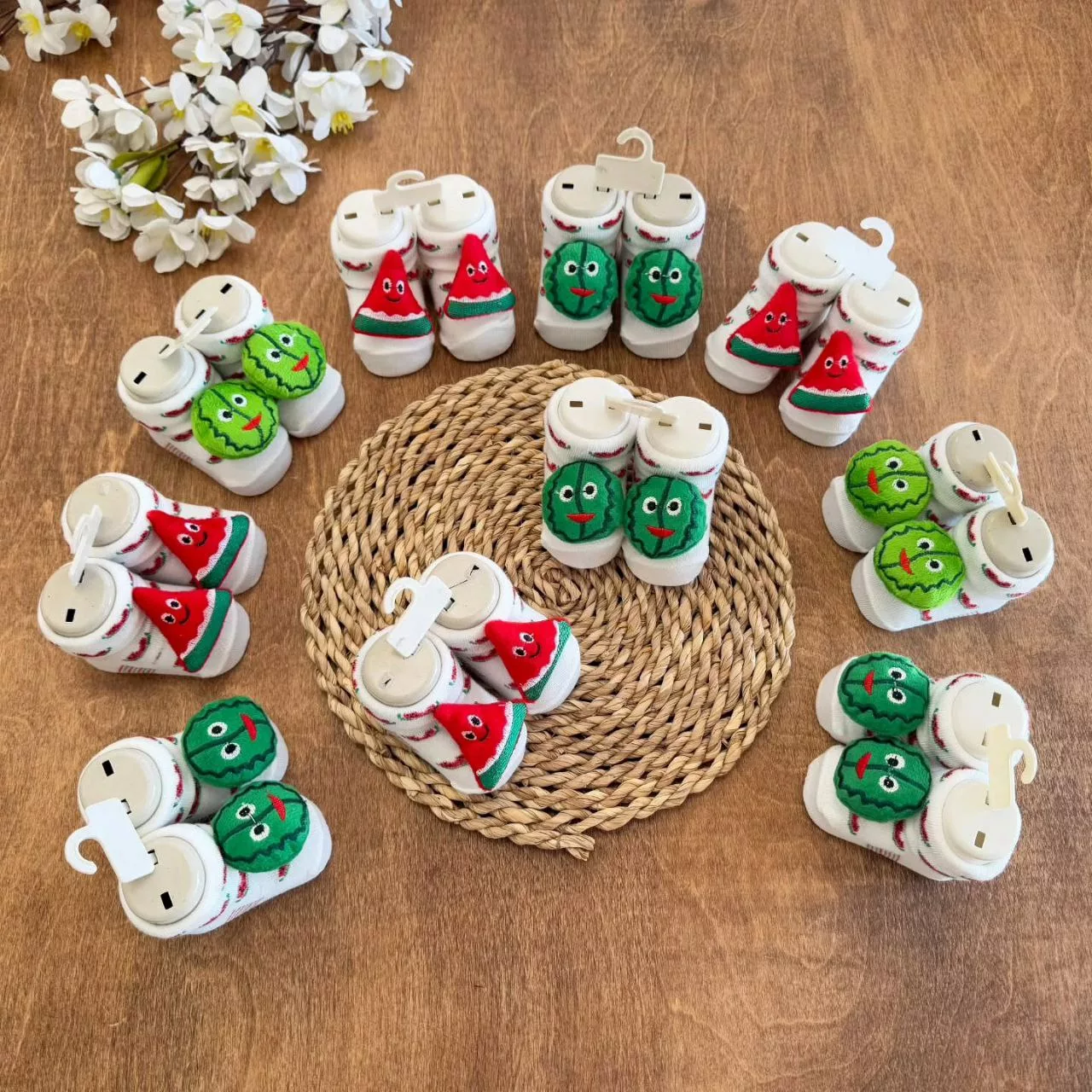 جوراب نوزادی استیکری هندوانه کد ۵۶۲۱