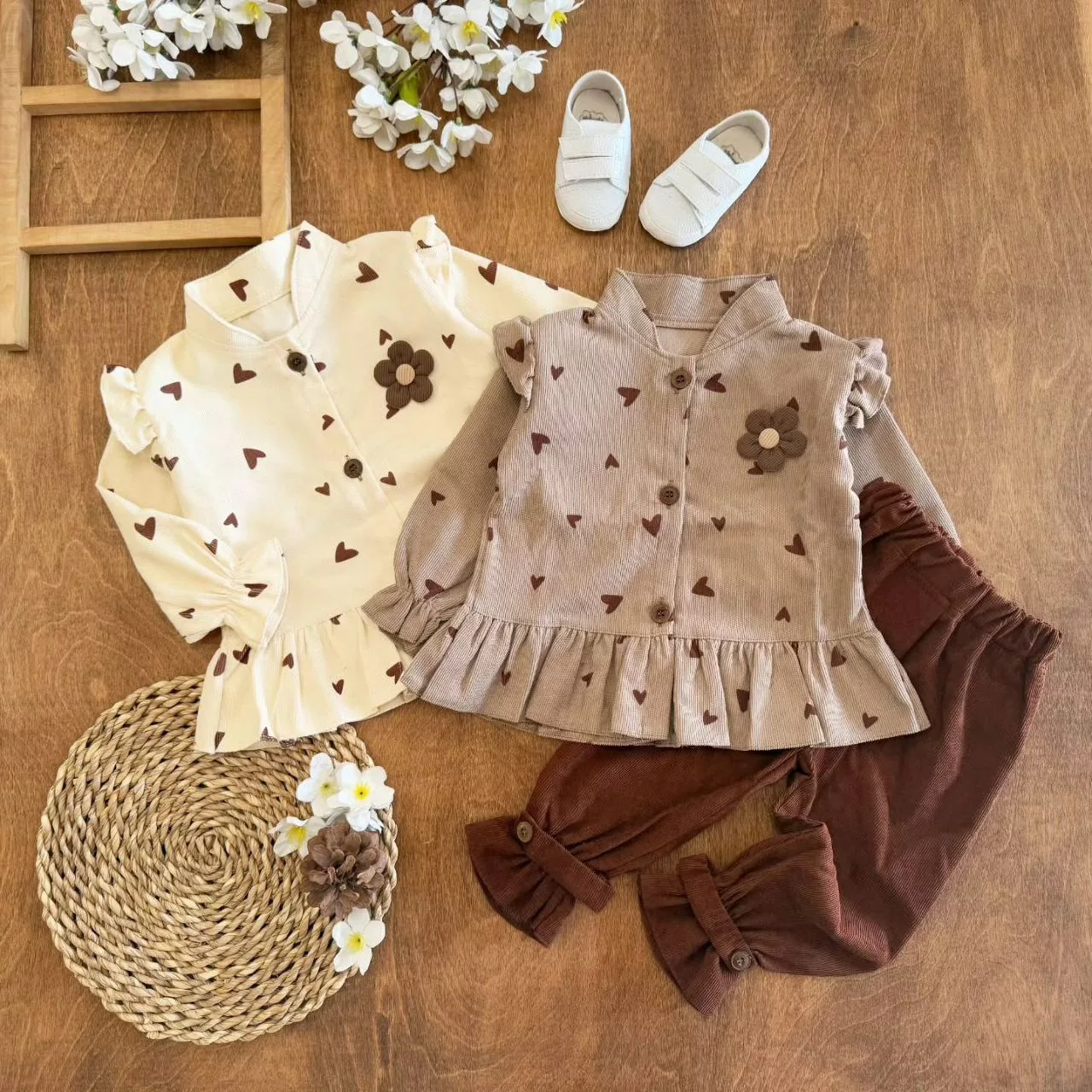 مانتو شلوار طرح قلب کرم نسکافه کد ۵۶۷۱