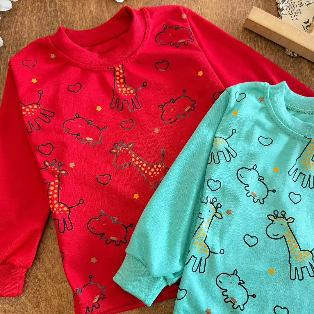 بلوز شلوار تمام چاپ زرافه و اسب آبی سایز ۴ تا ۶ کد ۵۶۸۰