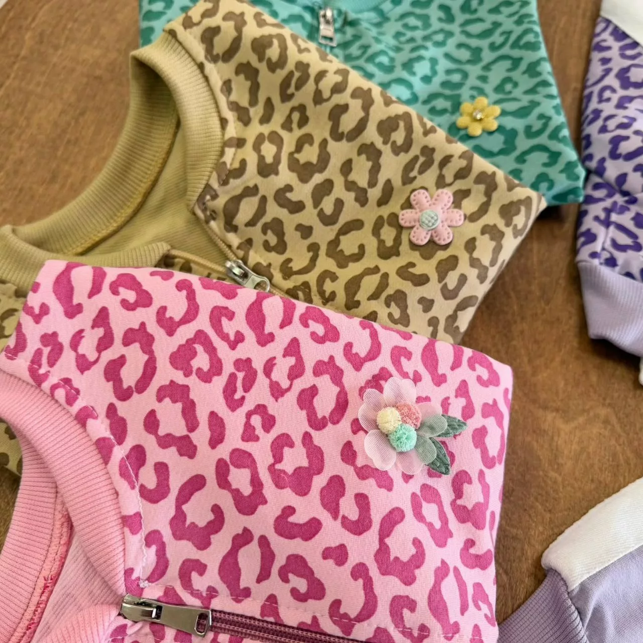 ست ۳ تکه سویشرت شلوار پلنگی گل برجسته سایز ۴۰،۴۵ کد ۵۶۹۳