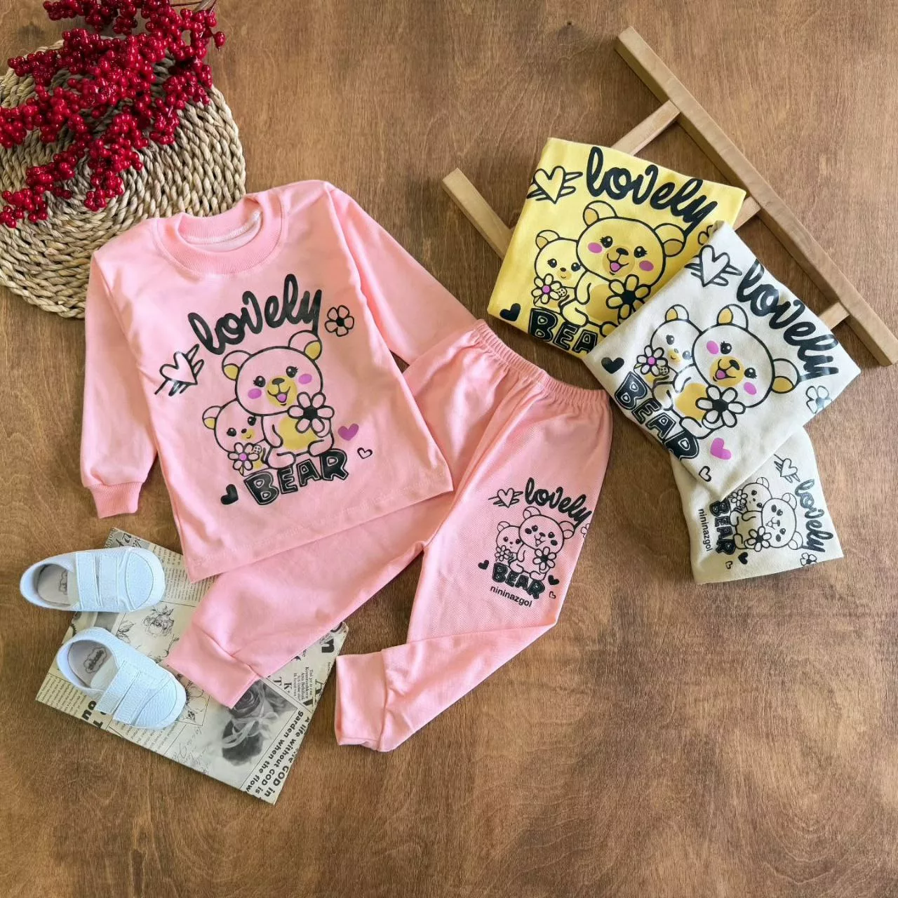 بلوز شلوار خرس مادر و بچه lovely (کمرنگ) سایز ۴ تا ۶ کد ۵۷۰۲